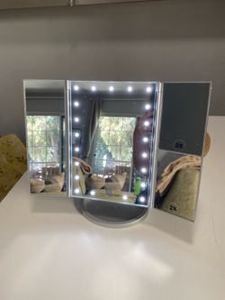 Folding Tabletop Magnifying Mirror with Lights