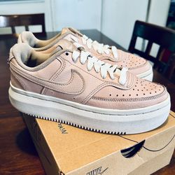 Nike Women’s Pink Sneaker Shoes -Size 7.5