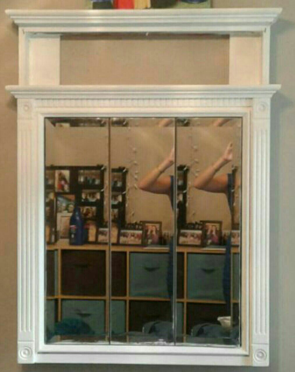 White wooden Wall mirror/cupboard