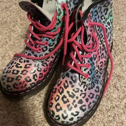 : NEW Dr. Martens Leopard Rainbow Boots Size 5 Women’s – Rare Style