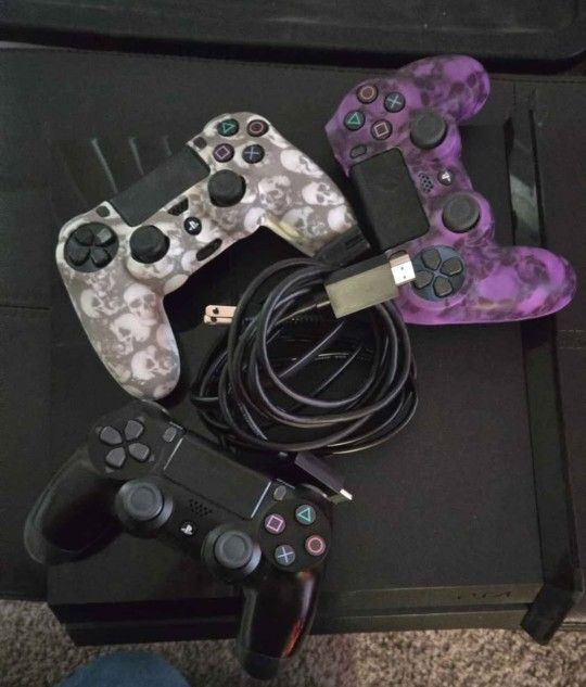 PS4 With 3 Controllers And All Cords