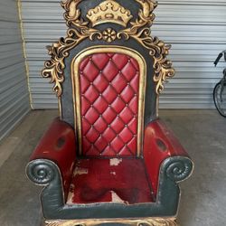 Santa’s Throne Dime size chip on seat , we just pulled it out of a storage unit. You can see the cardboard on the surface of the seat from a couple bo