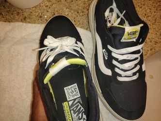 Vans UltraRange Neo VR3 black and white size 9 1/2