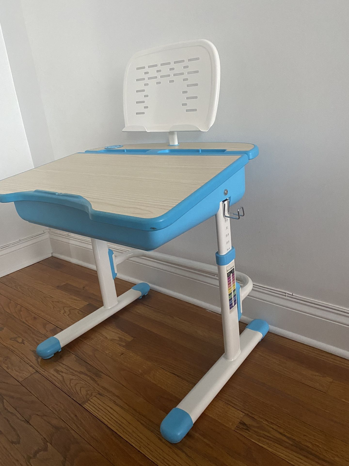 Kids Desk And Chair Height Adjustable , Free Lamp