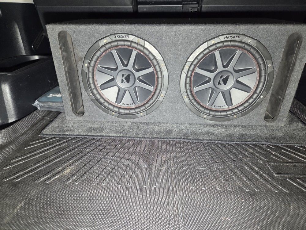 Kicker Cvr New Condition With Ported Box