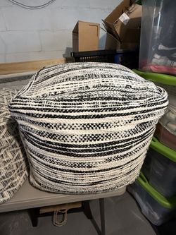 Poof Black / white / Gray mix x 3