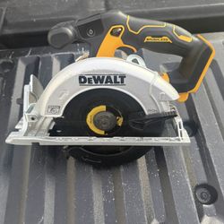 Dewalt 6 1/2in Circular Saw Brushless Saw Zall Brushless Multi Tool Brushless And 4 Batteries 