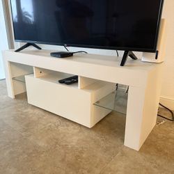 TV Stand (white)