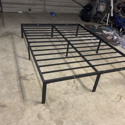 Queen Size Metal Bed Frames (( BRAND NEW ))