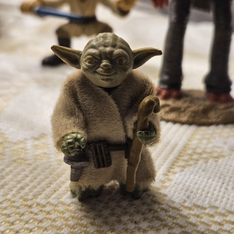 3 STAR WARS FIGURINES ✨️