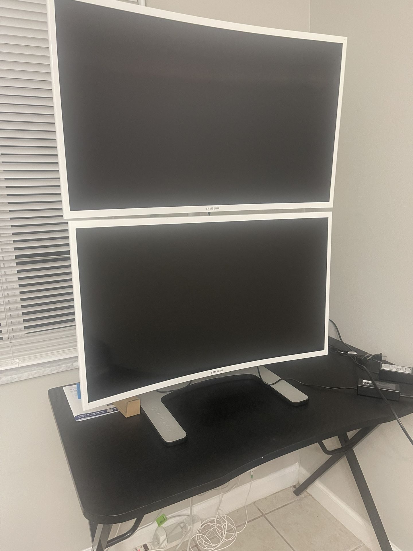 Samsung 32-Inch Monitor – Excellent Condition