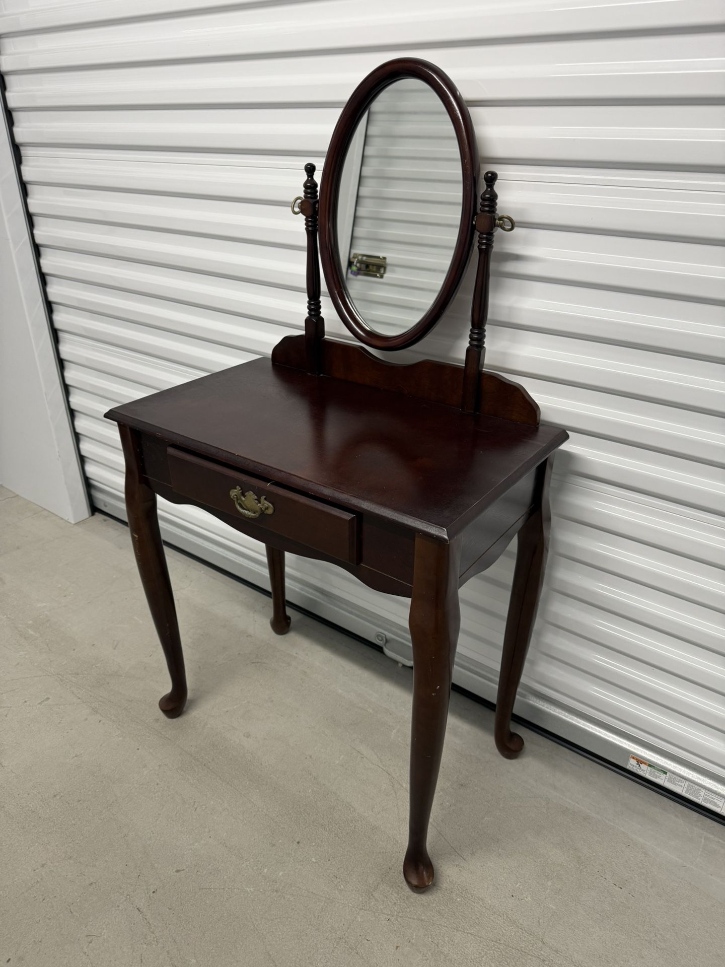 Antique Queen Anne Style Vanity Table with Mirror (29 x 17)