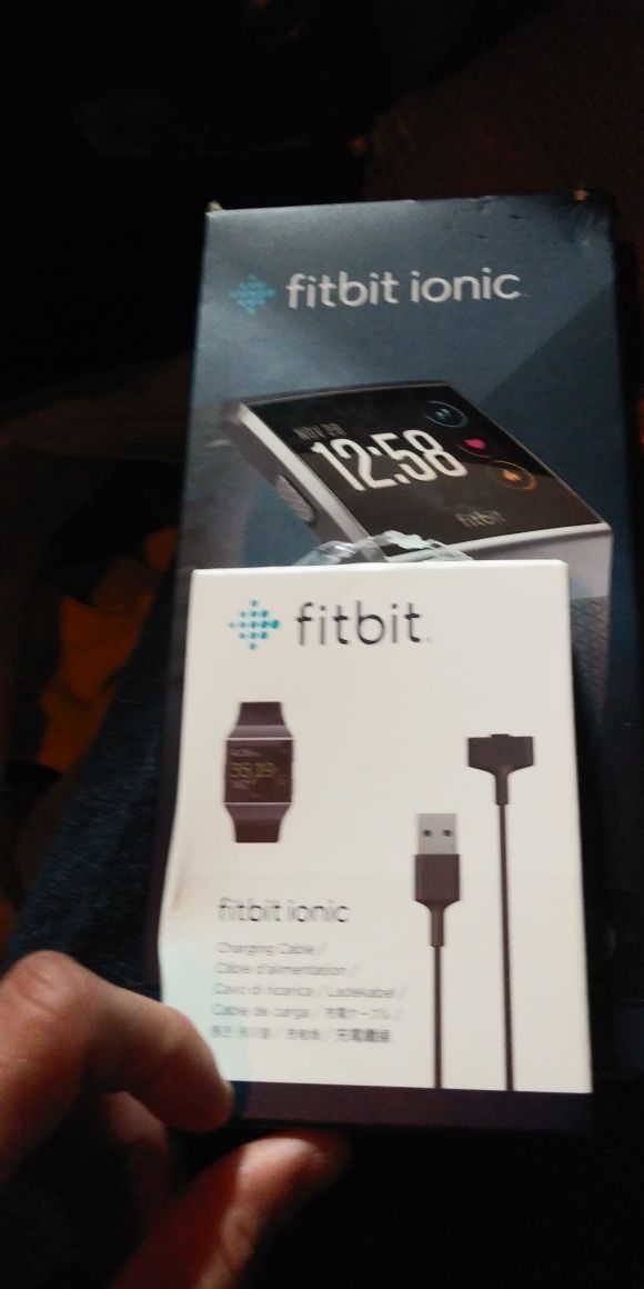 Fit bit ionic. Untouched /new in box 80$