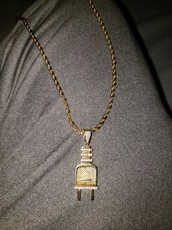 Gold chain with gold (plug) paid 150$ brand new never wore once