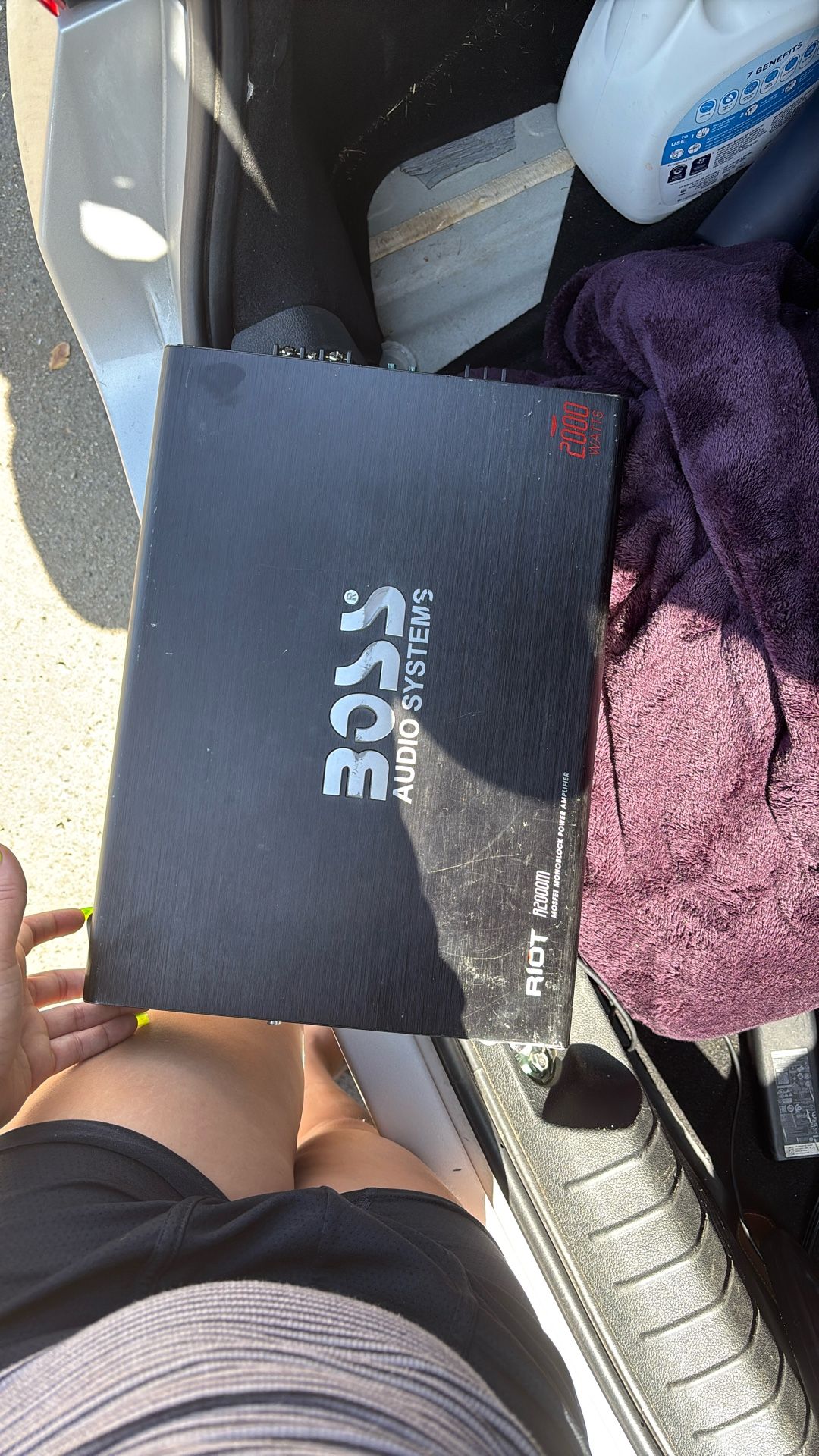 2 10 Speaker kicker Practically Brand New With 2000 Watt boss Amp