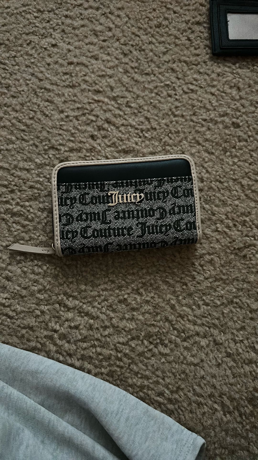 Juicy couture wallet