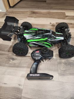 Almost New traxxas jato bl2s brushless rtr rc car