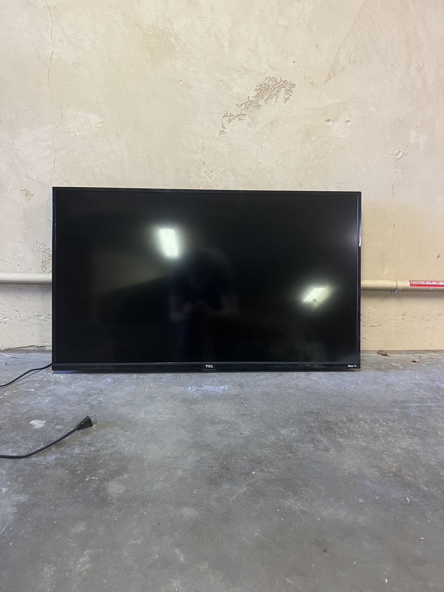 38x22.5 Roku Smart tv 