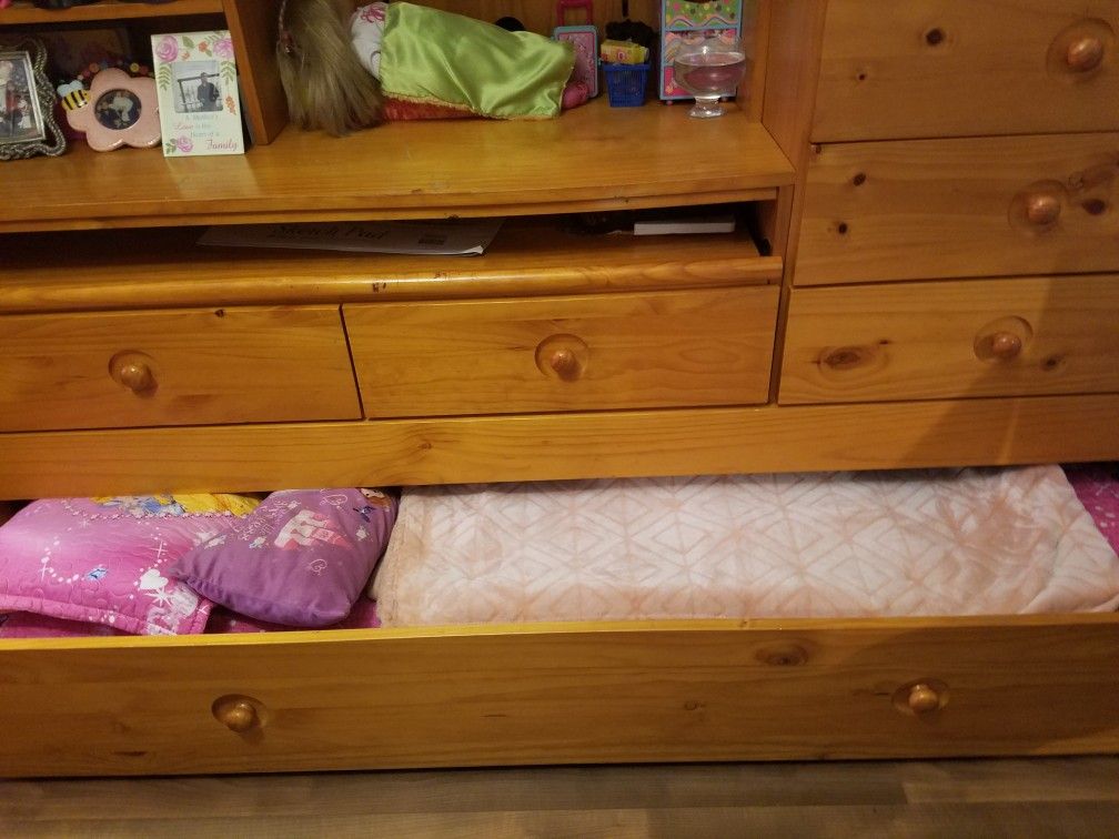 Twin bunk bed, with desk, comes with one matress 7 drawers