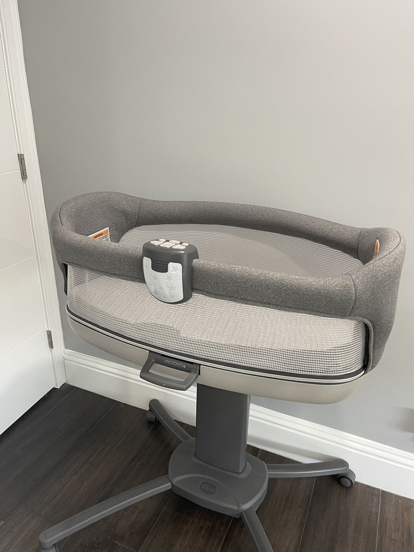 CHICCO CLOSE TO YOU 3IN1 BEDSIDE BASSINET HEATHER GREY