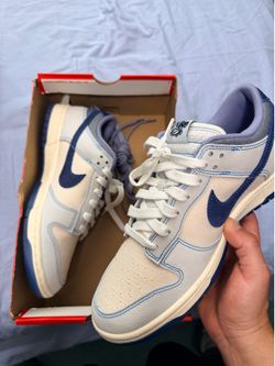 Size 9 NIKE DUNK LOW RETRO SE SUMMIT WHITE/BLUE VOID BLANC SOMMET/BLEU NEANT