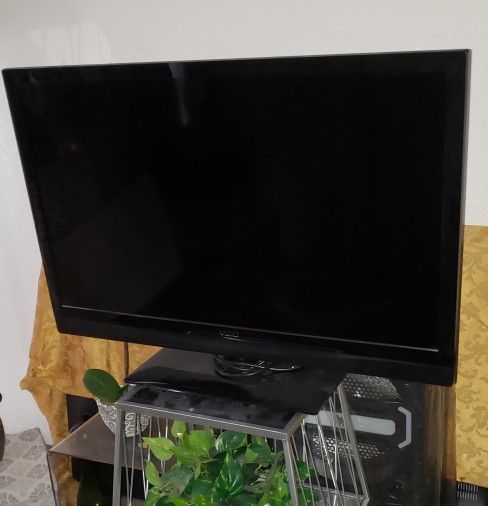 35 Inch TV / Not A Smart TV