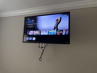 32" Vizio Smart Tv with Mount