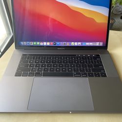 Macbook pro 15.4” barely used 15 battery cycles only 