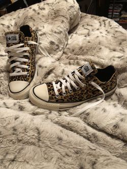 Converse All star by Chuck Taylor size (5) men size (7) women Leopard print