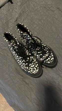 levi high top sneakers floral-new size 9