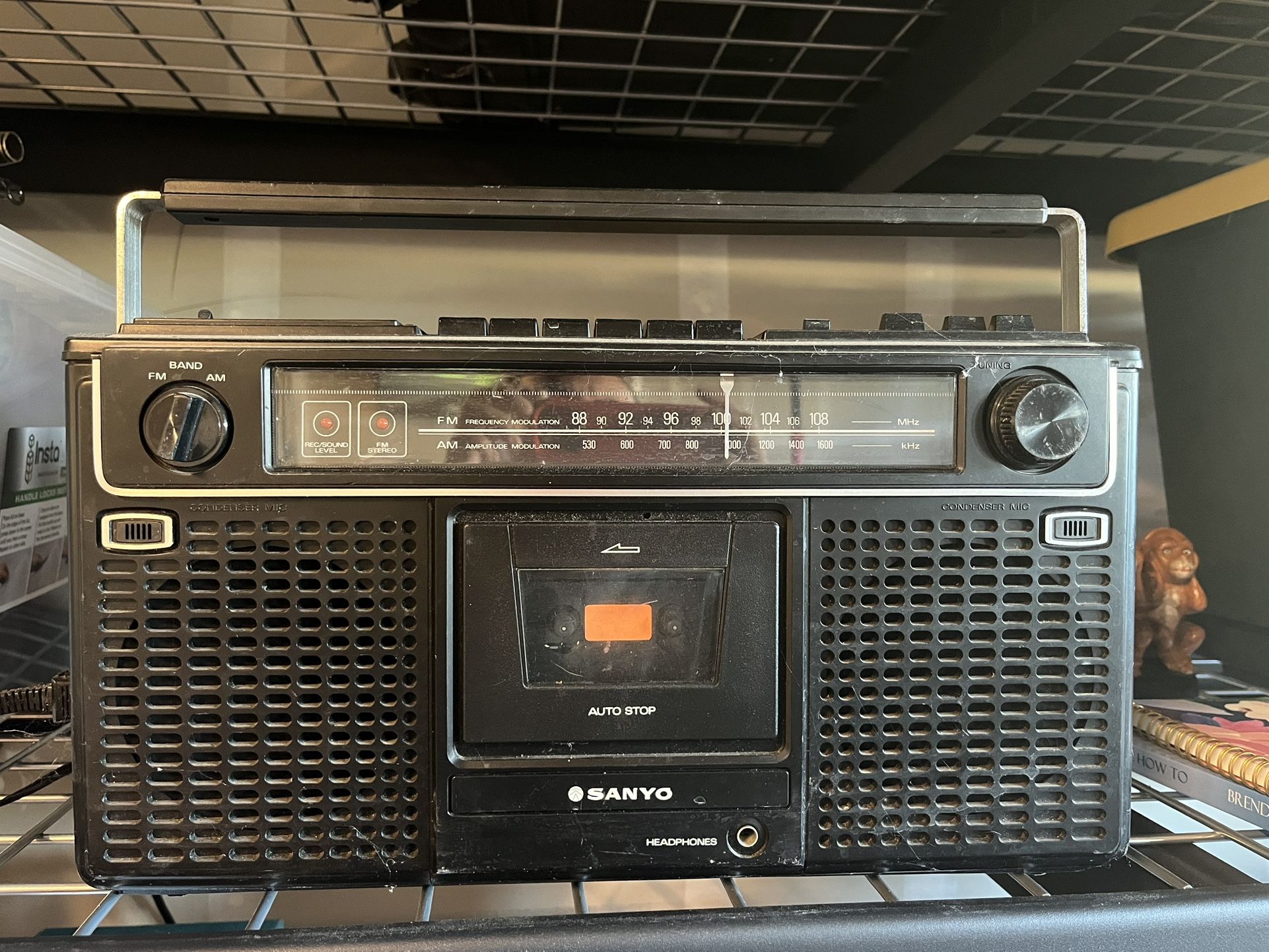 Sanyo Cassette Stereo Vintage unit Works perfect