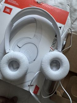 JBL Tune 530 Wired On-Ear Headphones w/ Mic – White (Sealed)