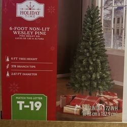 6ft Non Lit Christmas Tree And Decorations