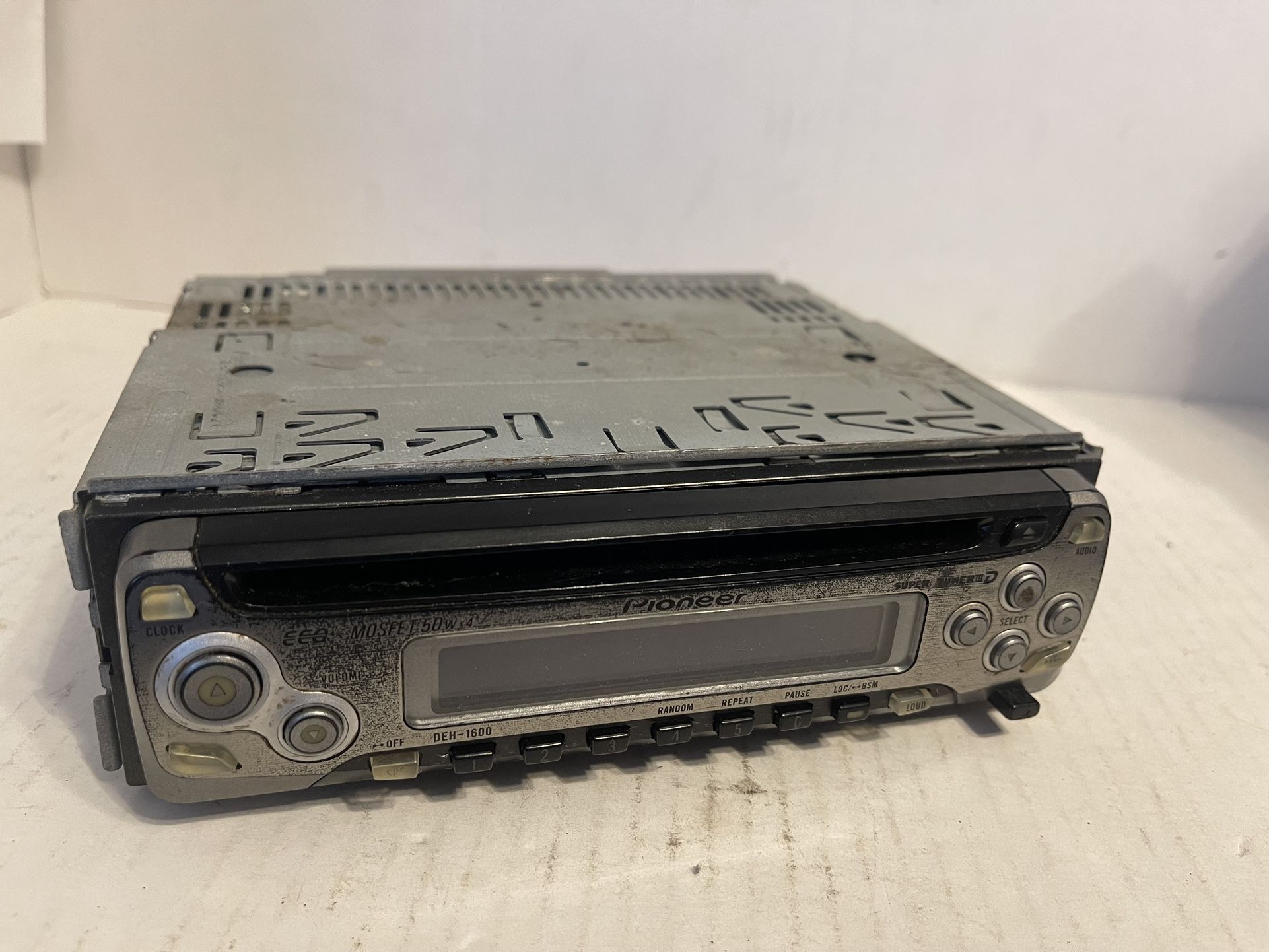 Pioneer DEH-1600 AM FM Radio Single Disc CD Player Detachable Face