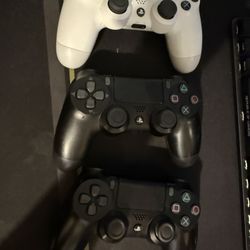 PS4 Controllers 