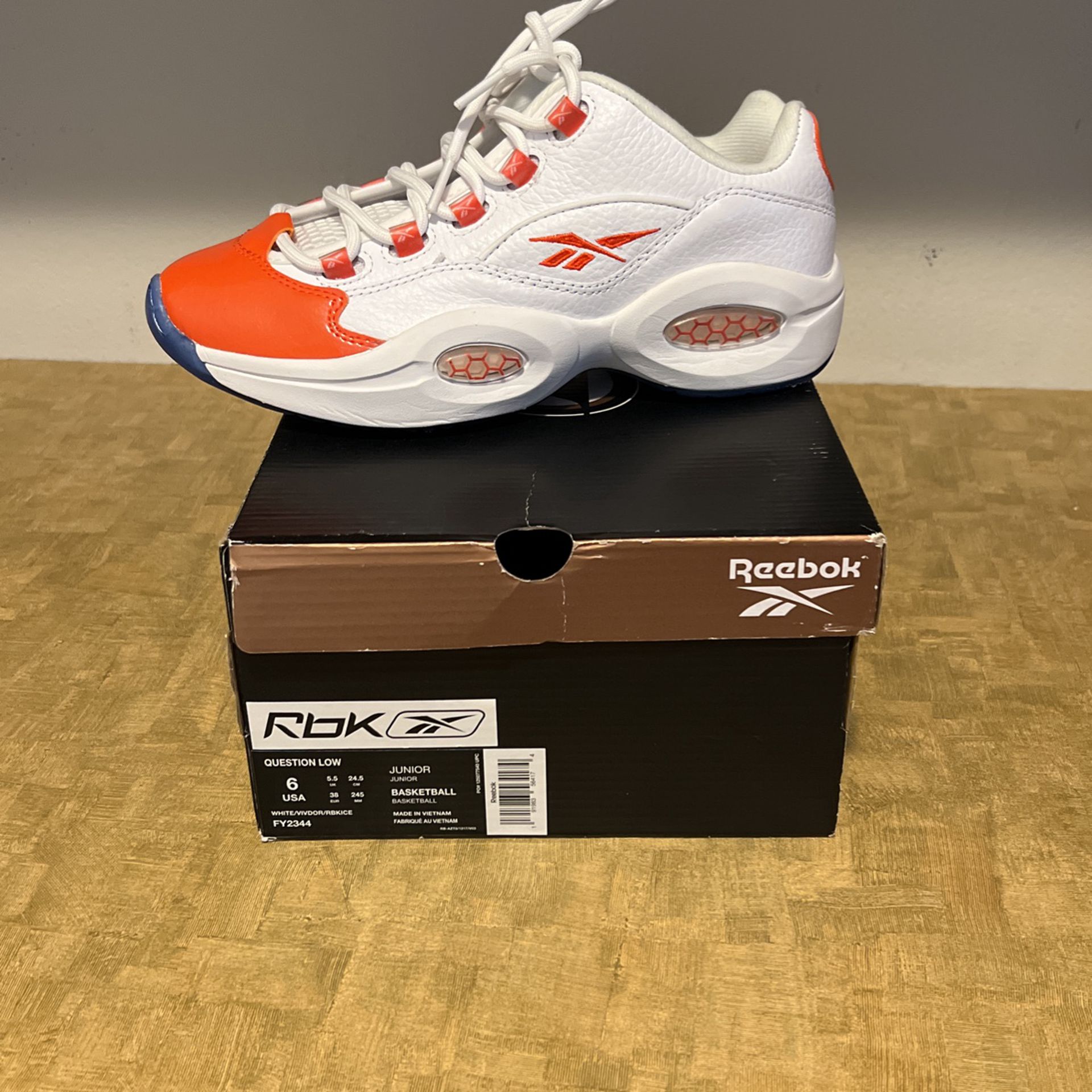 Reebok Question Low Iverson Basketball Shoes - Kids Youth GS Size 6Y (FY2344)