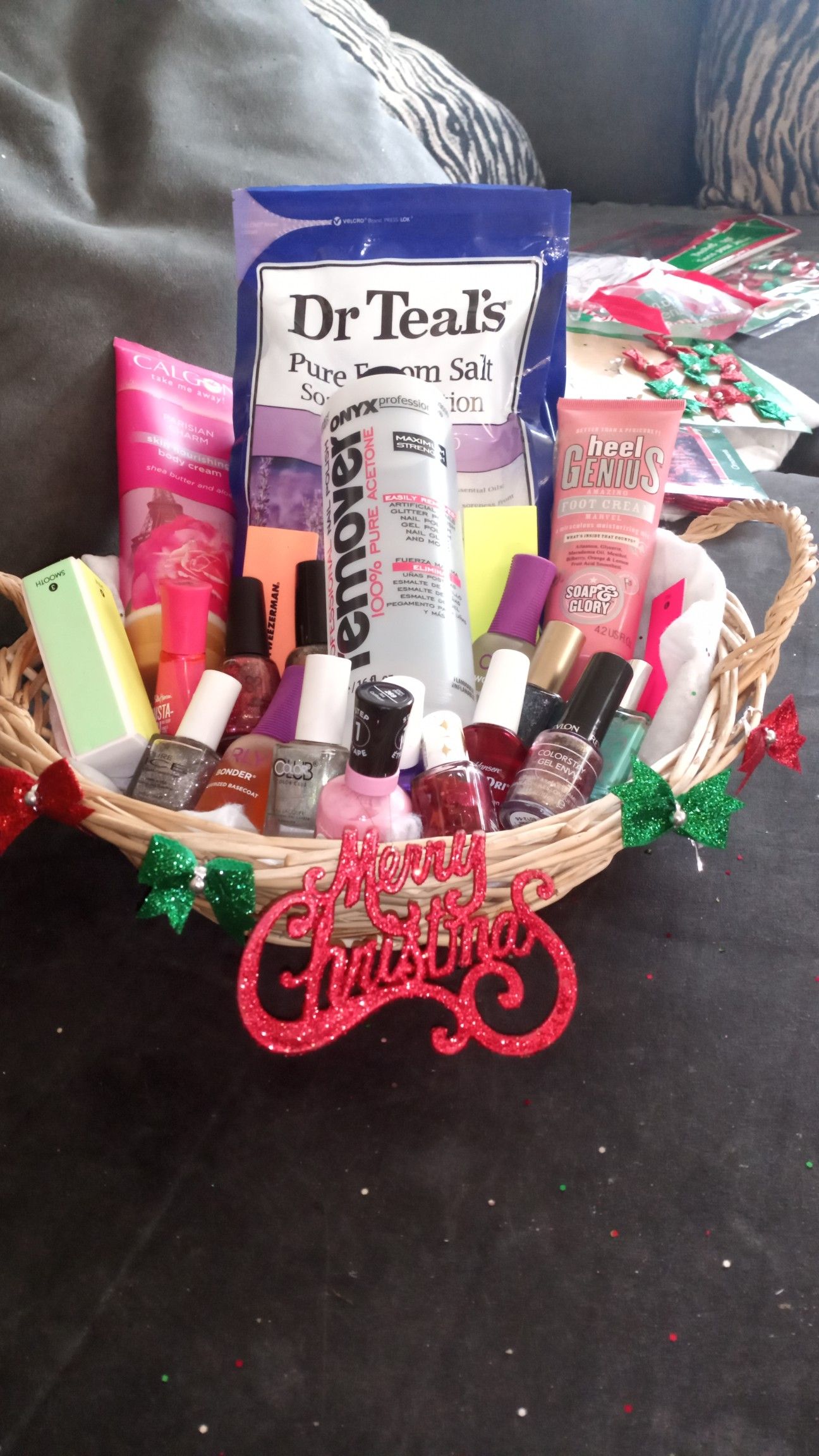 NAIL. XMAS BASKET