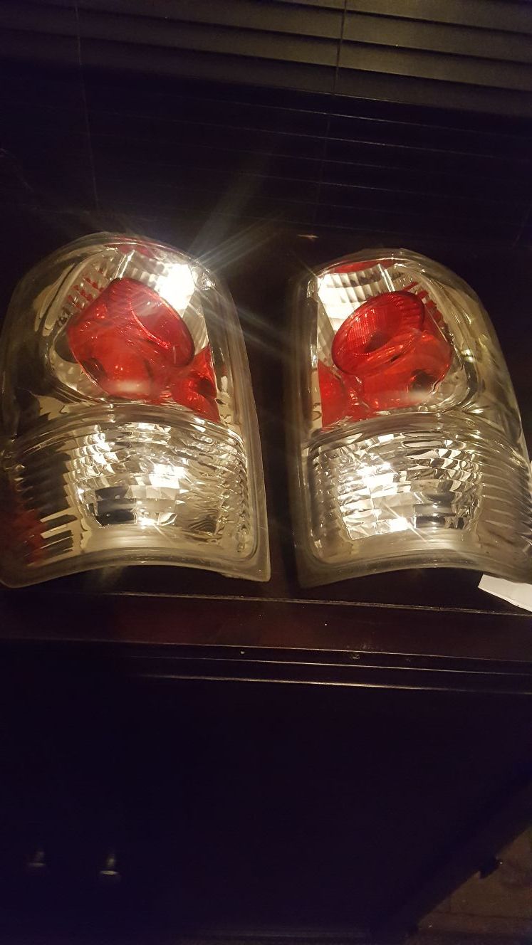 97-02 FORD EXPEDITION TAIL LIGHTS