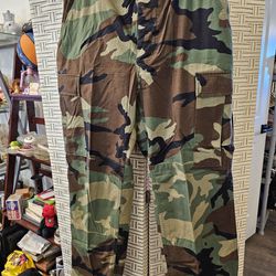 Camouflage Pants military BDU Size medium regular woodland Used W Name On it