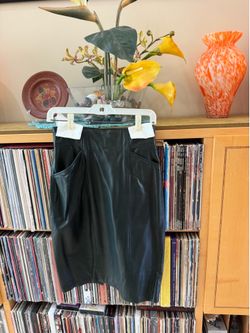 PRICE DROP: LANNA, 8, lined, MADE in USA,DEEP GREEN LAMBSKIN LEATHER SKIRT