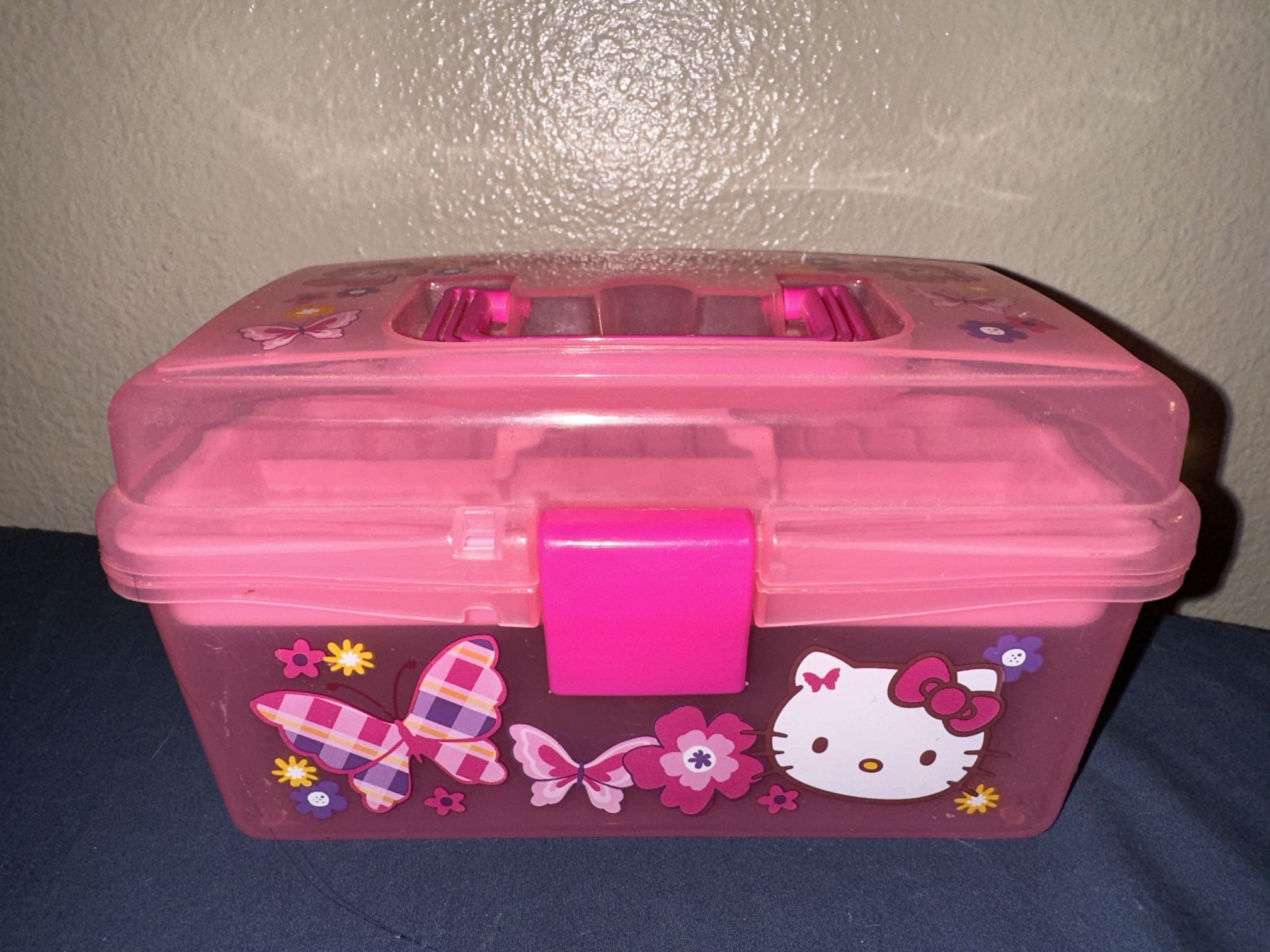 Sanrio 2013 Hello Kitty Pink Plastic Caboodle Storage Carrying Case