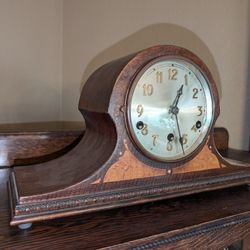 Antique Mantle Clock With Chime