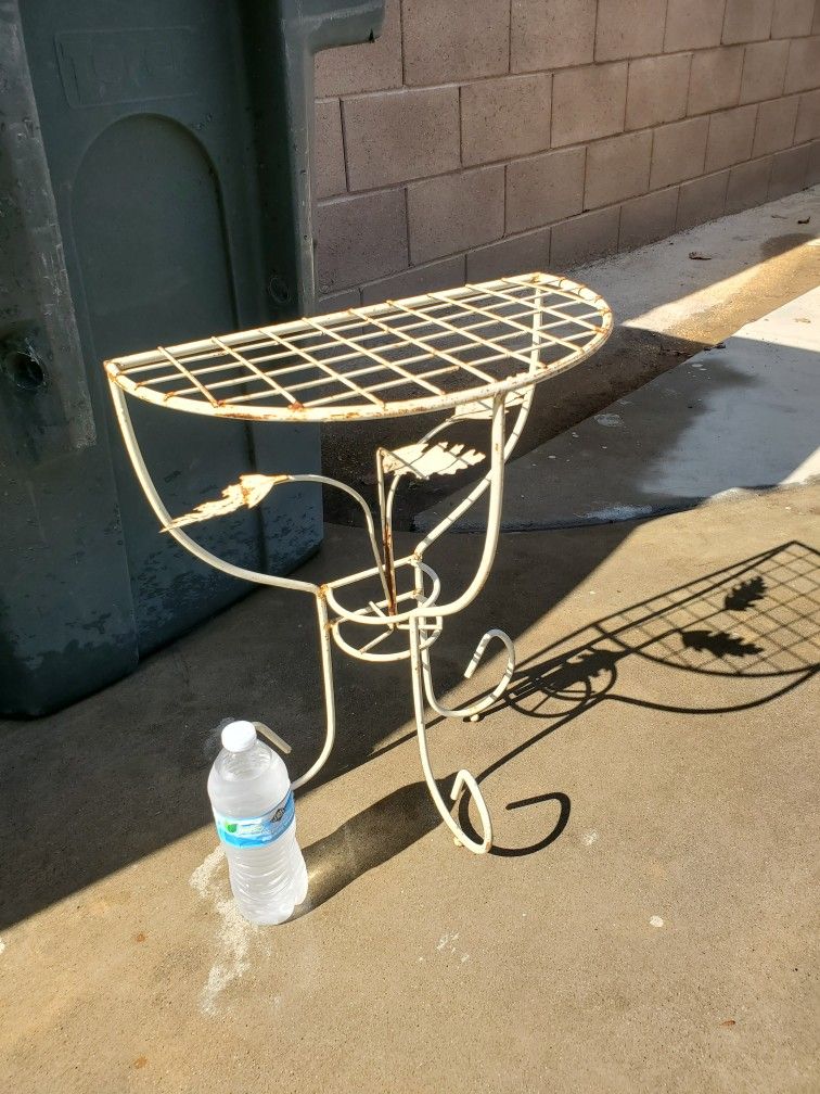 Wrought Iron Plant Stand Metal ( Vintage  )