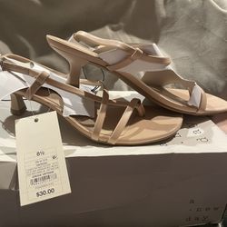 New Day Shoes 8.5 Tan Kitten Heal Sandals 