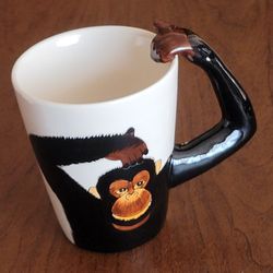 World Market Monkey Chimp Ape Gorilla Coffee Mug Arm Handle 12oz. 
Pre-owned, perfect shape, no chips or cracks, Please see the photos.
It is 4.5" tal