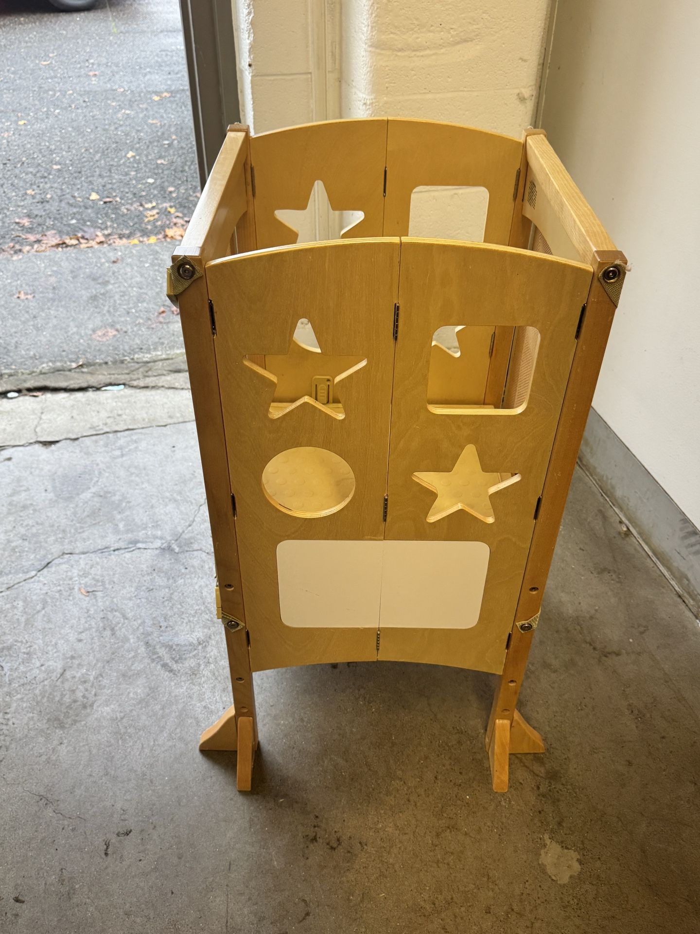 Foldable Guildcraft Kitchen Helper Tower β Adjustable Step Stool with Safety Net & Non-Slip Mat