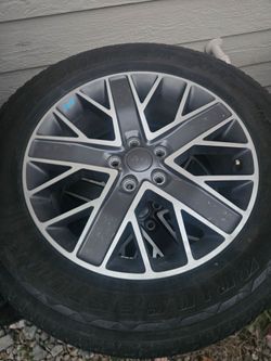 Set of 5 jeep wrangler 20" high altitude wheels and tires