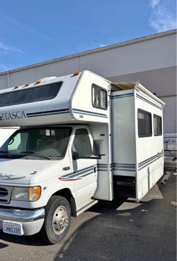 For Sale: 2002 Itasca 31’ Class C Motorhome – Loaded with Extras!