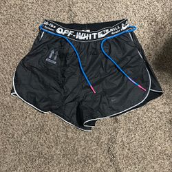 Women’s Off-white Shorts Medium