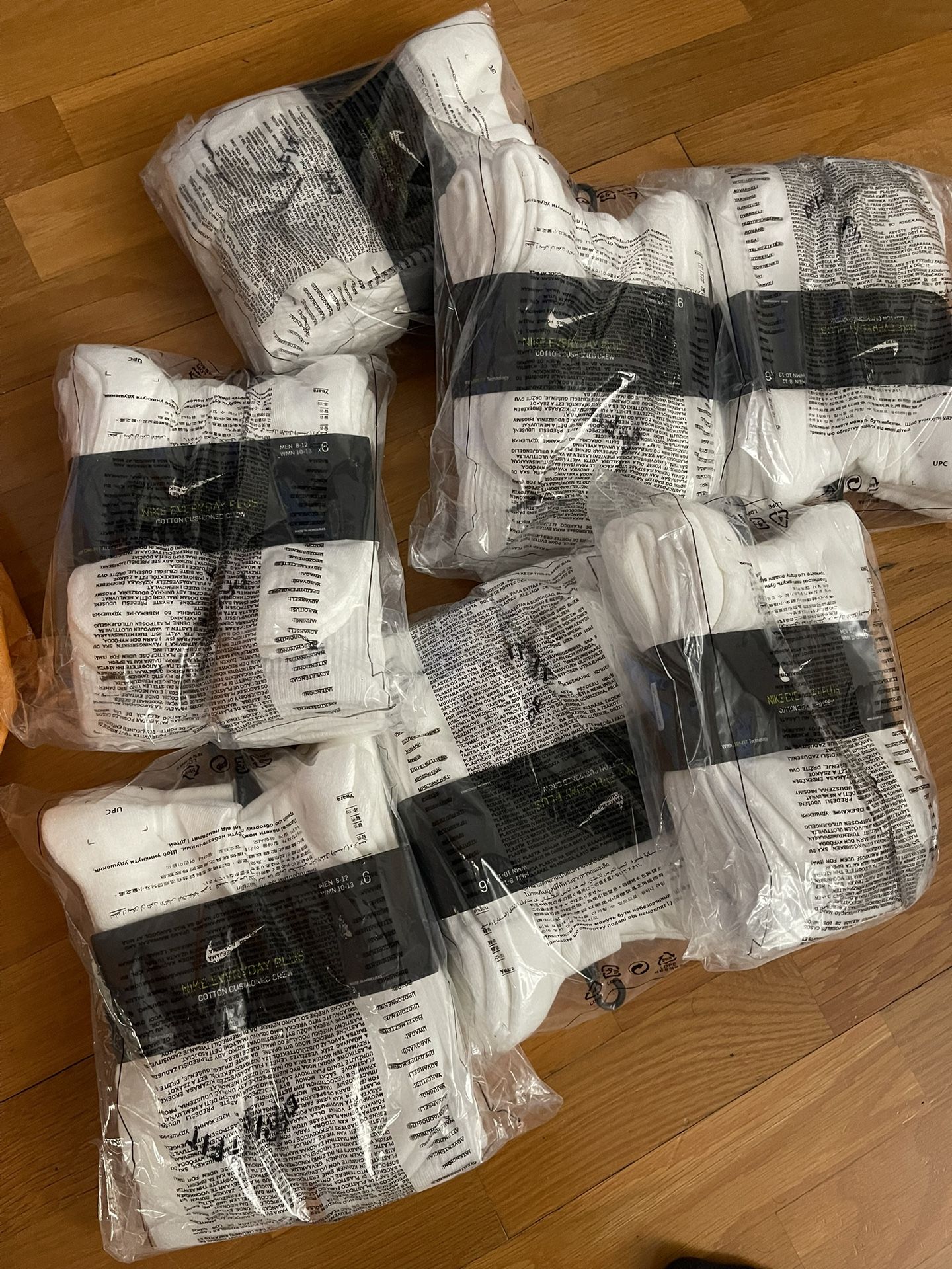 Nike Dri Fit Crew Socks Size (8-12)